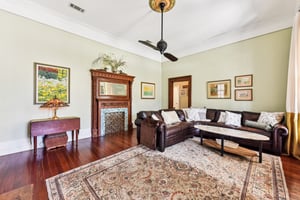 W San Antonio St-S0303-007.jpg