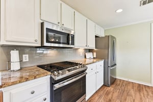 W San Antonio St-S0303-014.jpg