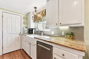 W San Antonio St-S0303-015.jpg