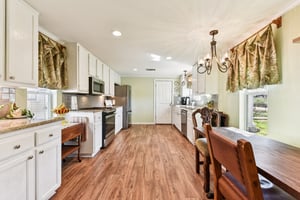 W San Antonio St-S0303-017.jpg