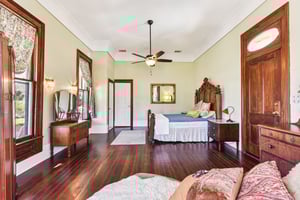 W San Antonio St-S0303-021.jpg