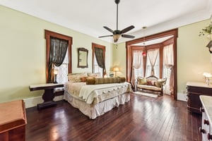 W San Antonio St-S0303-024.jpg