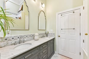 W San Antonio St-S0303-032.jpg