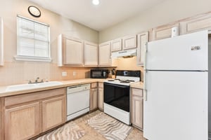 W San Antonio St-S0303-043.jpg