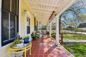 W San Antonio St-S0303-055.jpg