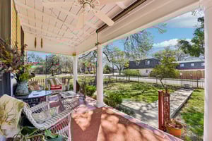 W San Antonio St-S0303-056.jpg