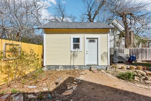 W San Antonio St-S0303-058.jpg