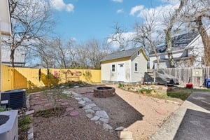 W San Antonio St-S0303-060.jpg