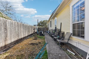 W San Antonio St-S0303-061.jpg