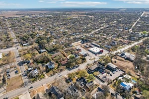 W San Antonio St-S0303-073.jpg