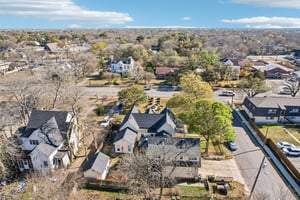 W San Antonio St-S0303-078.jpg