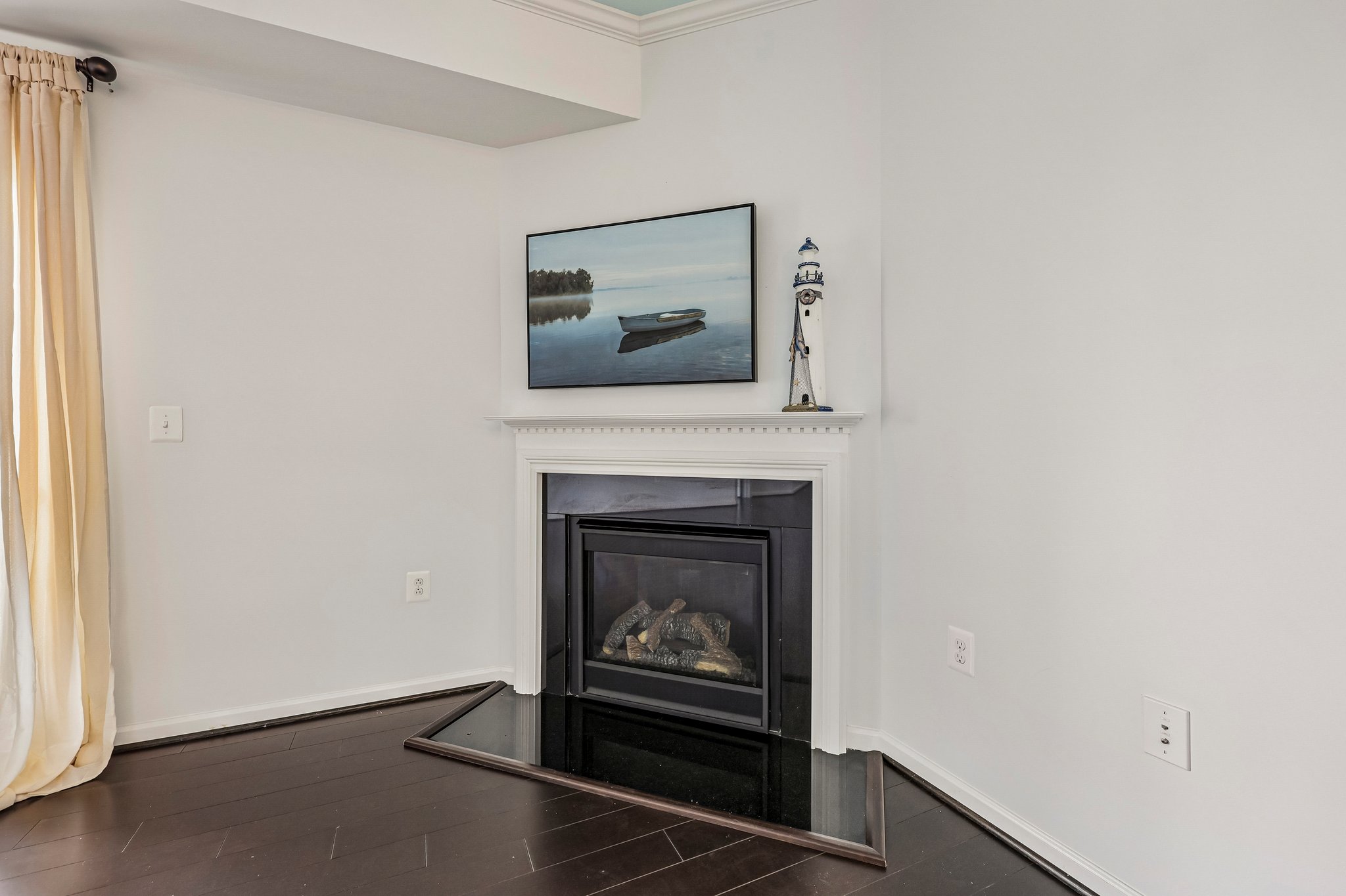 Gas Fireplace with Mantle