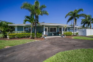 Front Exterior4