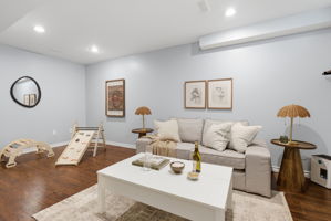  Photo 73