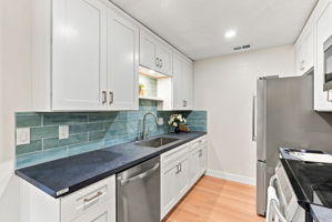 012_F8_42 Emery Bay Dr