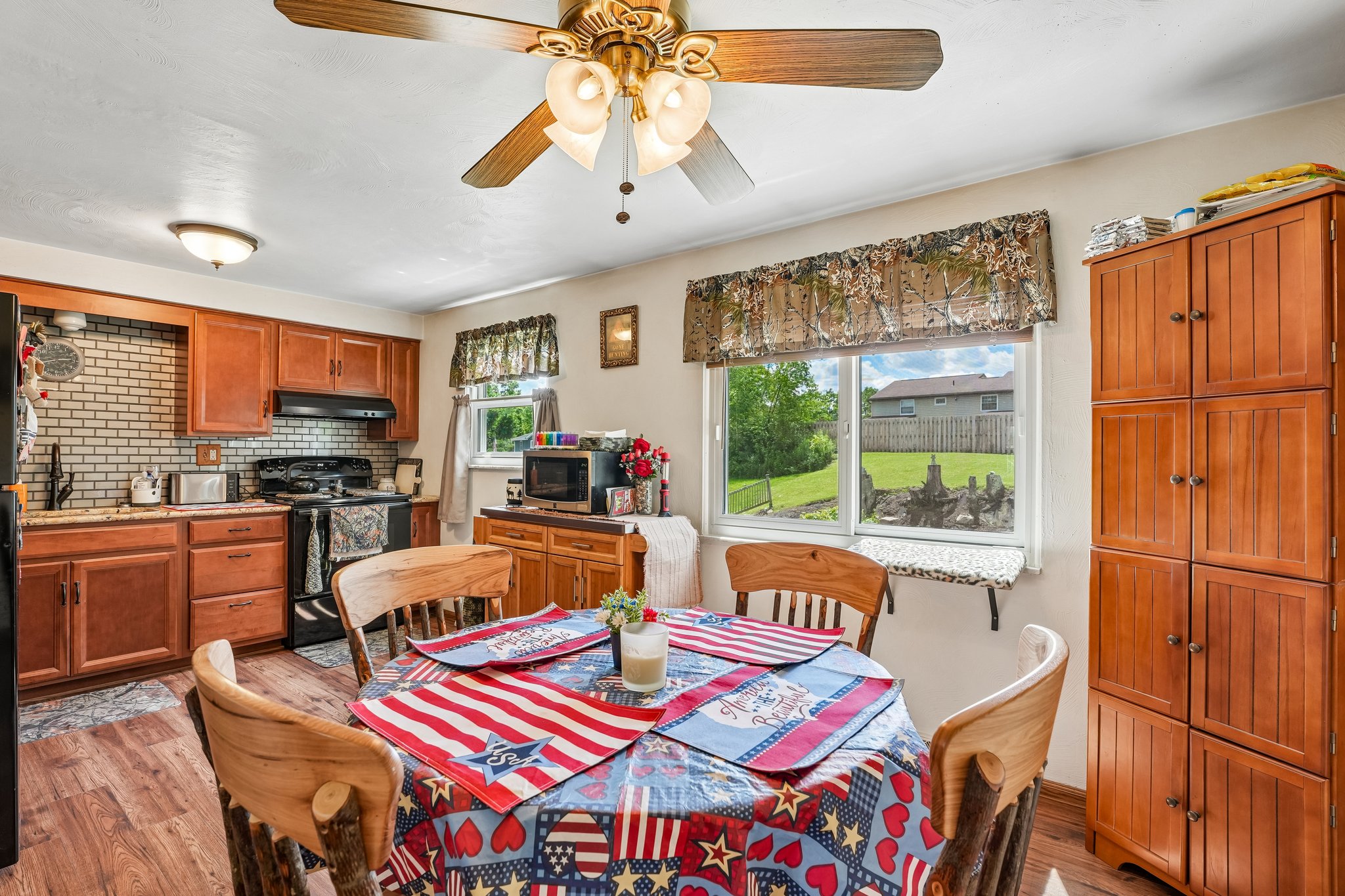 Fitch Ln-S2406-009.jpg