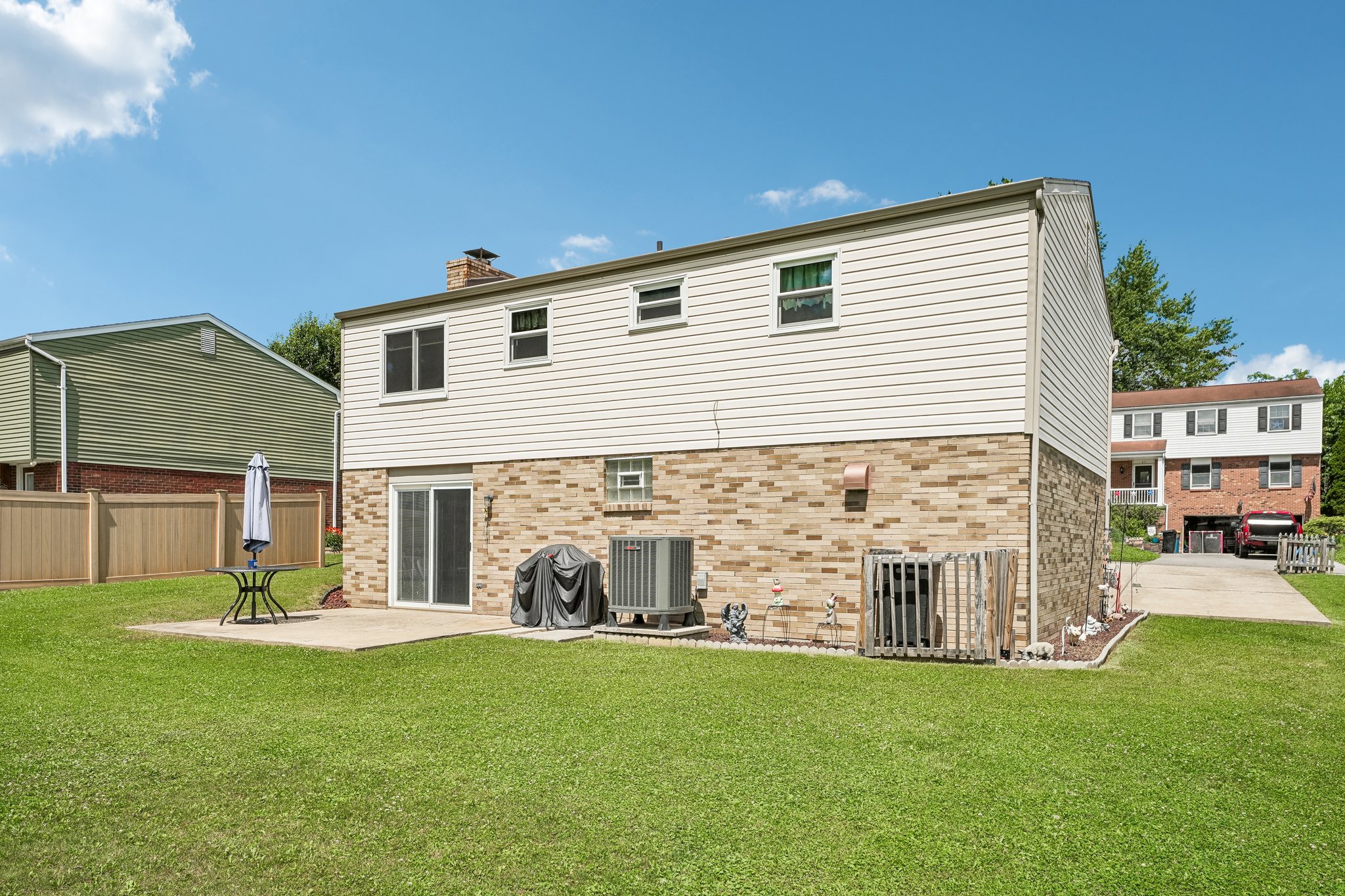 Fitch Ln-S2406-034.jpg