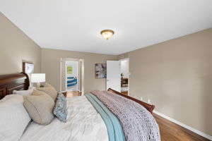  Photo 33