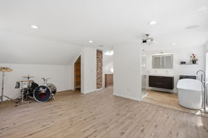  Photo 37
