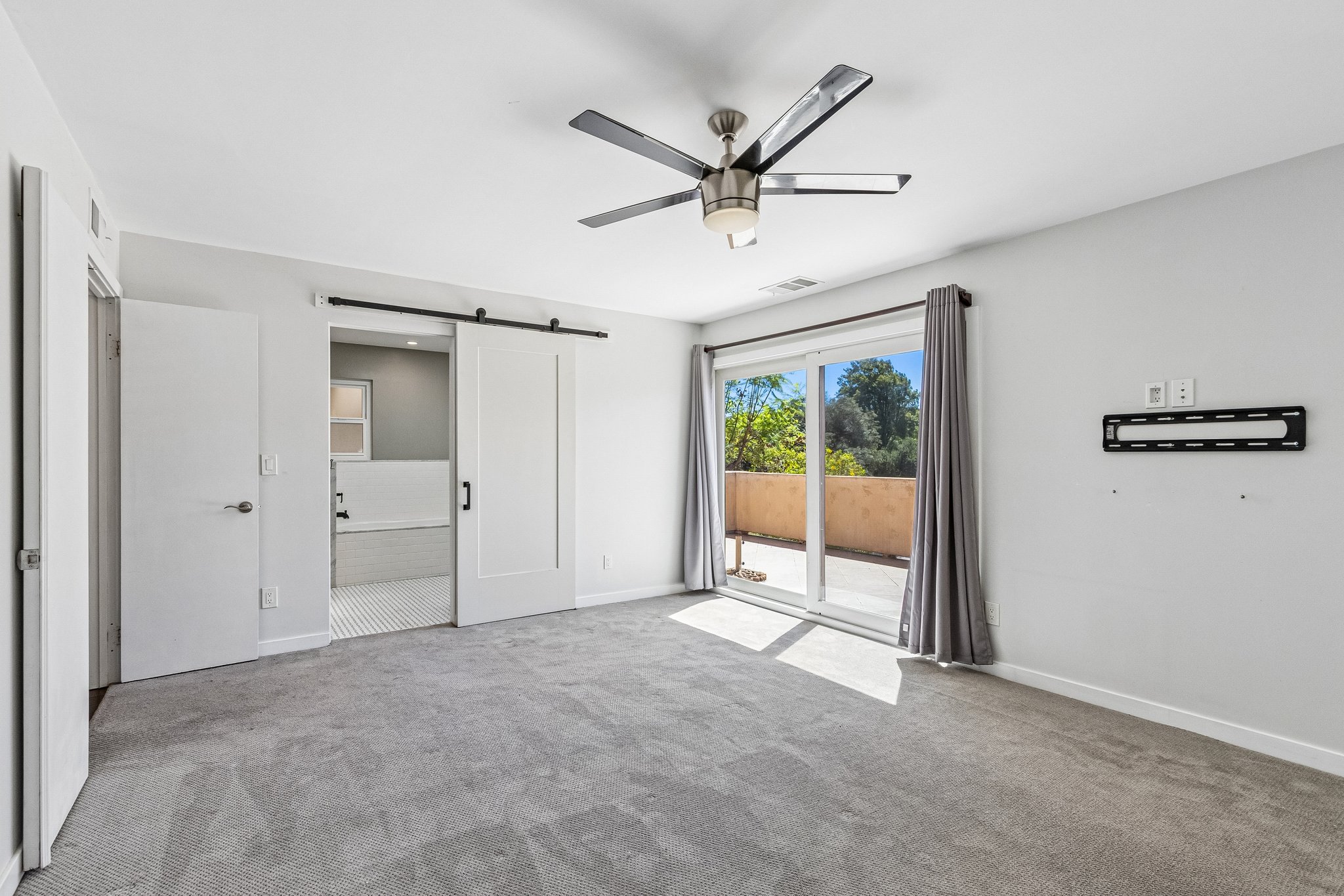 Kanan Rd-S2207-033.jpg