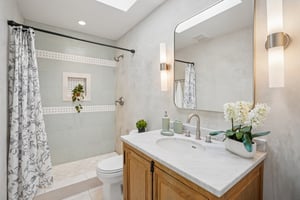 Kanan Rd-L0810-028.jpg