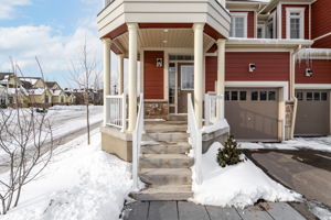 Front Porch/Entrance