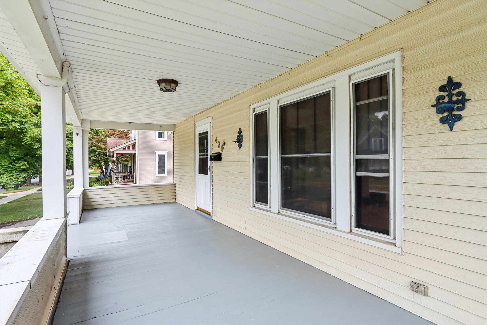 E Lake St-S2409-009.jpg