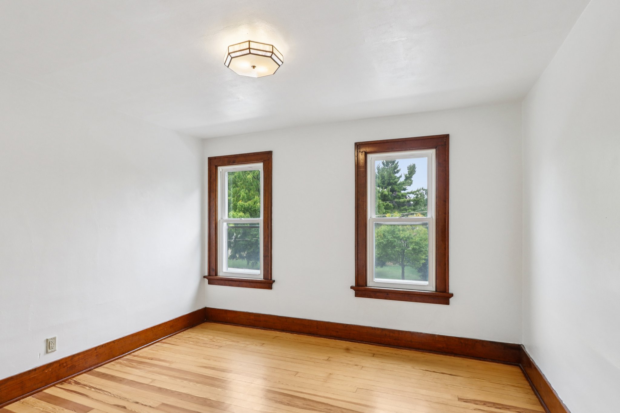 E Lake St-S2409-038.jpg