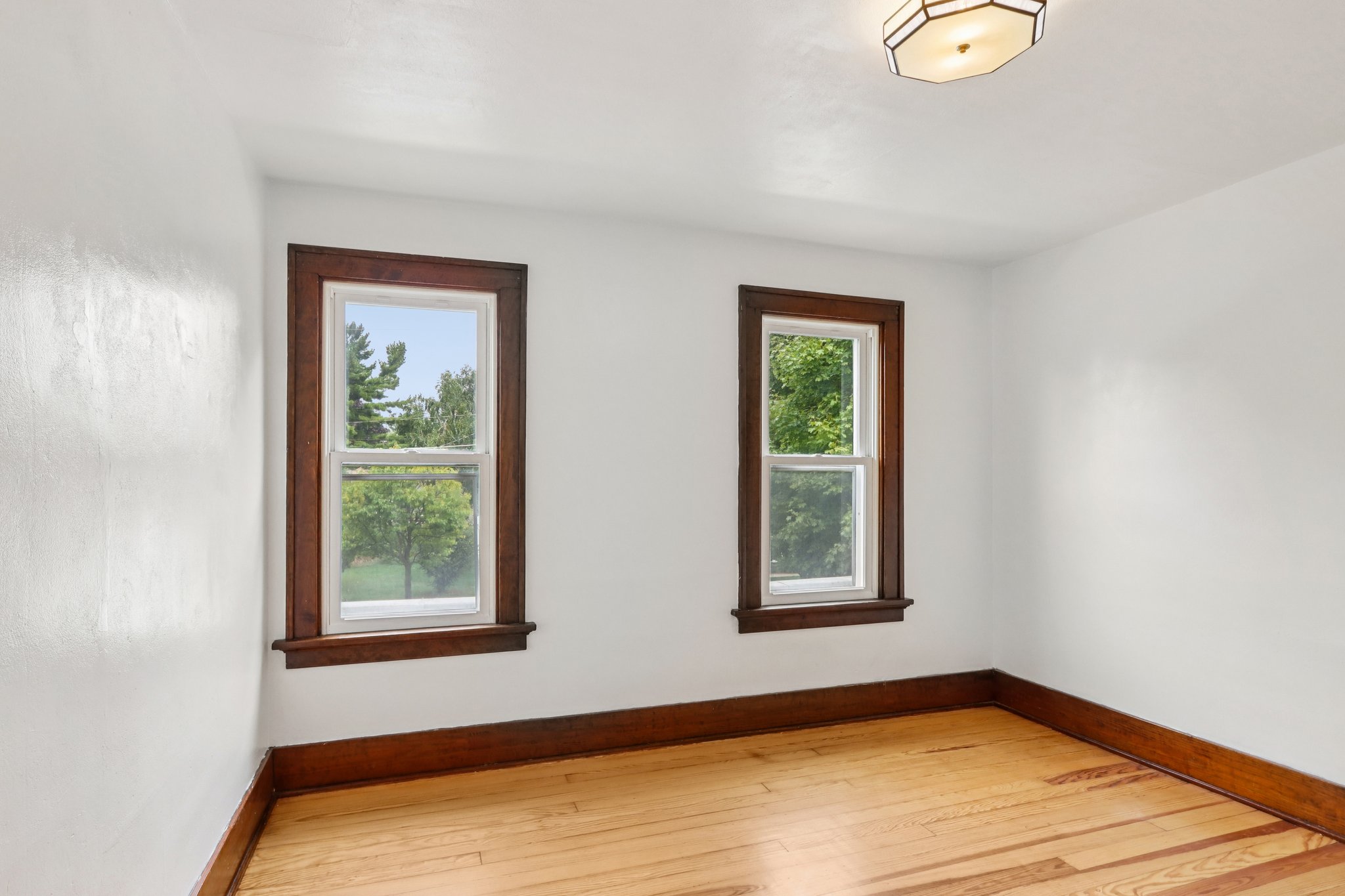 E Lake St-S2409-039.jpg