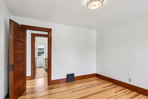 E Lake St-S2409-040.jpg