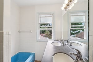 E Lake St-S2409-041.jpg