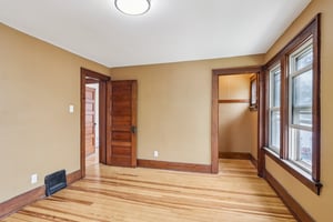 E Lake St-S2409-044.jpg