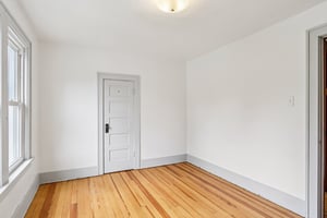 E Lake St-S2409-047.jpg