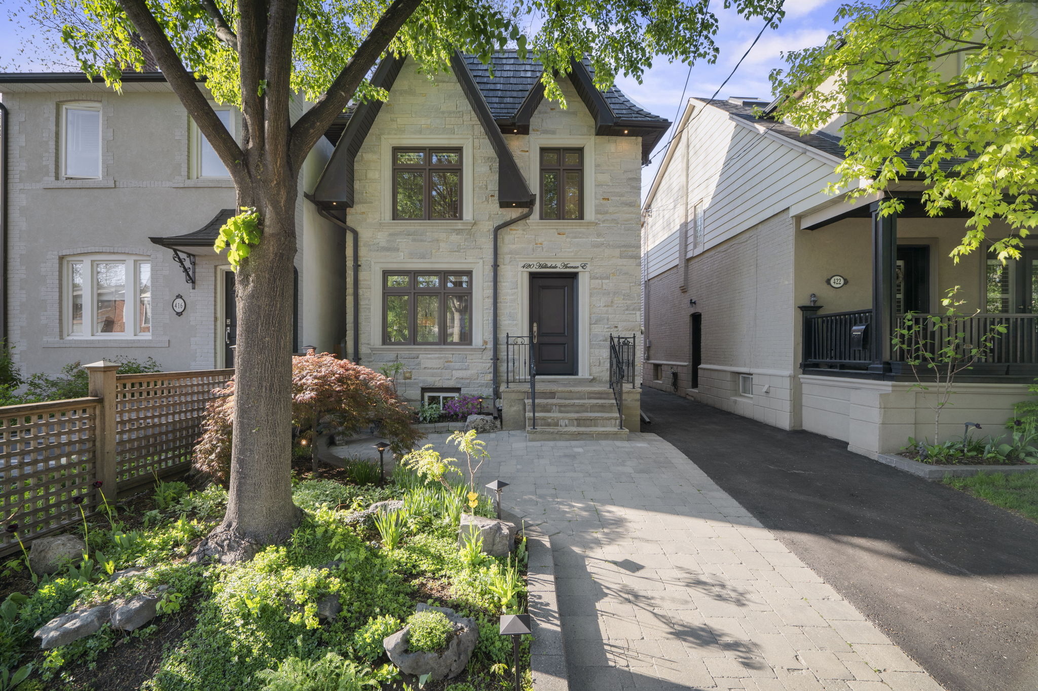 420 Hillsdale Ave E Toronto, ON M4S 1T8