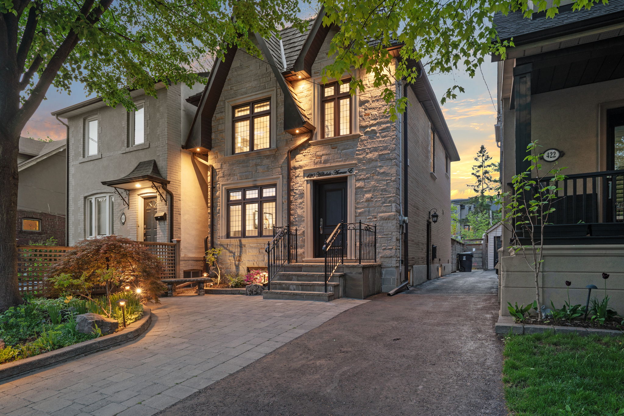 420 Hillsdale Ave E Toronto, ON M4S 1T8