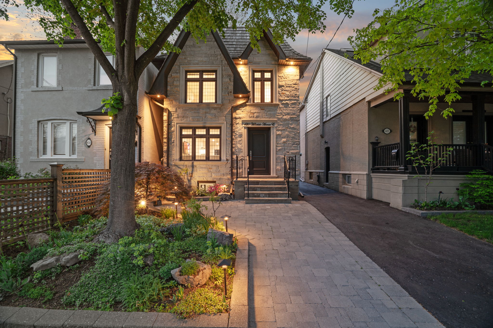 420 Hillsdale Ave E Toronto, ON M4S 1T8