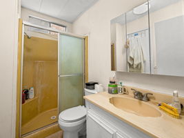  Photo 32