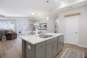 420 Waterton Wayt-14