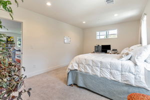 023_420 Winslow St