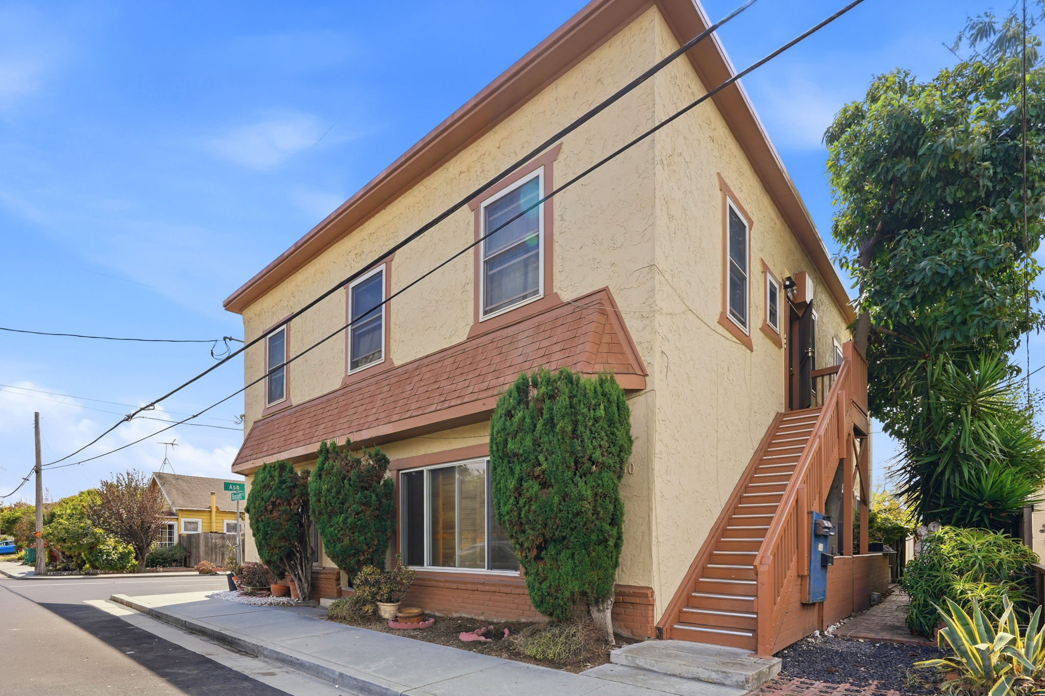 002_F8_4200 Bassett St