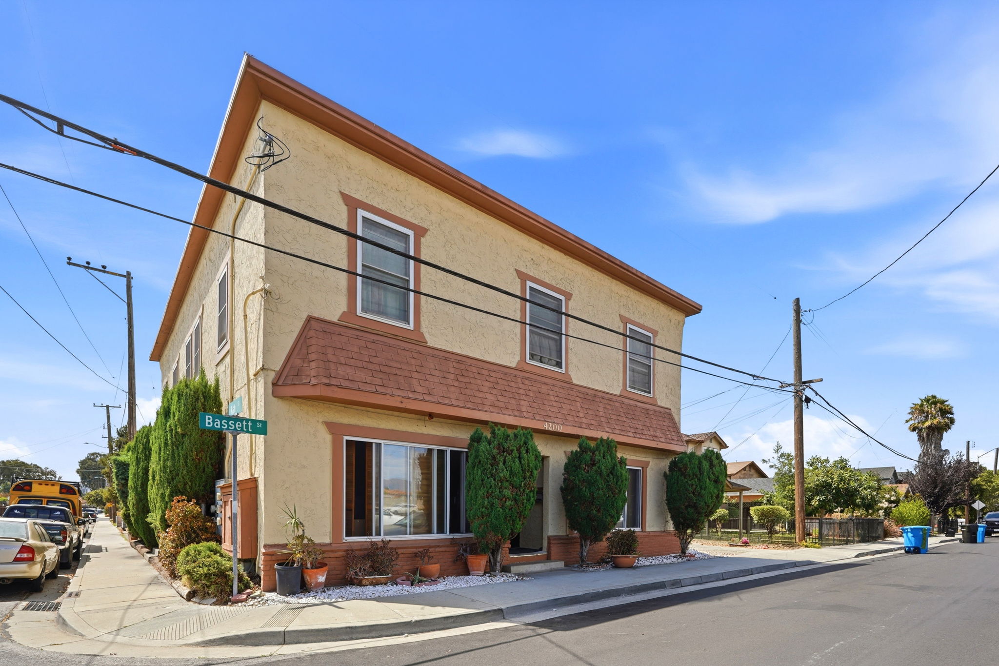003_F8_4200 Bassett St