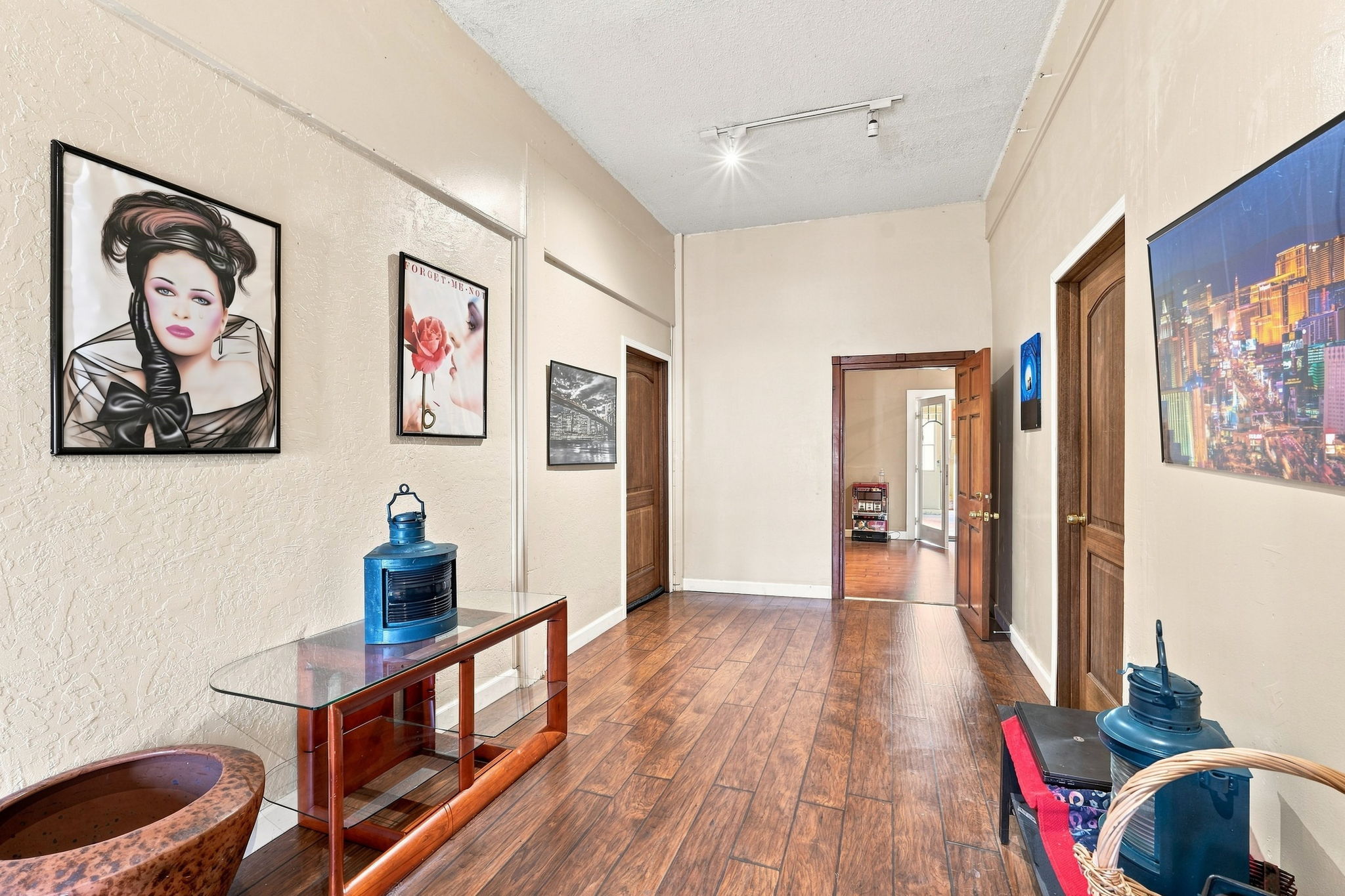 006_F8_4200 Bassett St