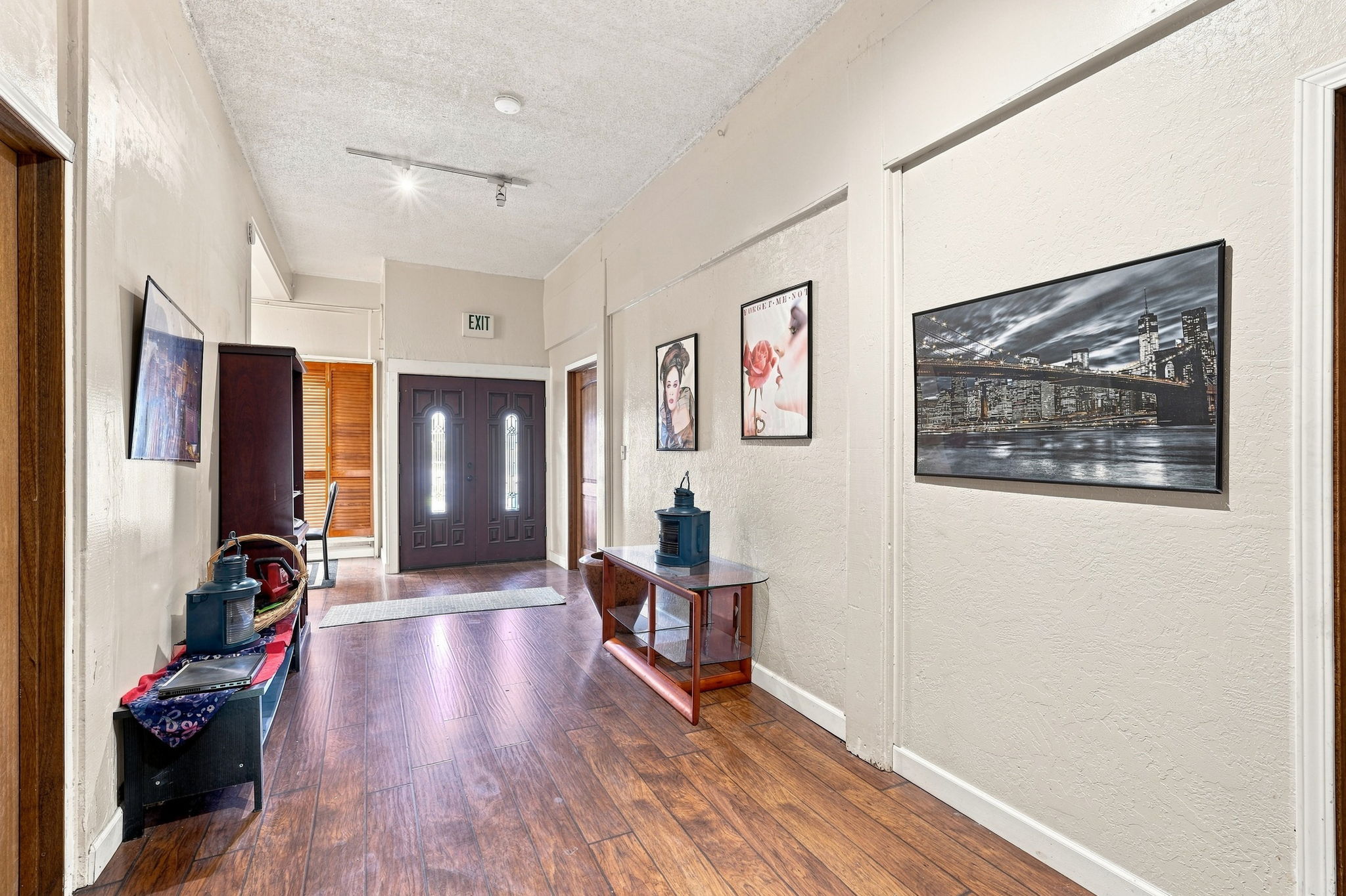 007_F8_4200 Bassett St