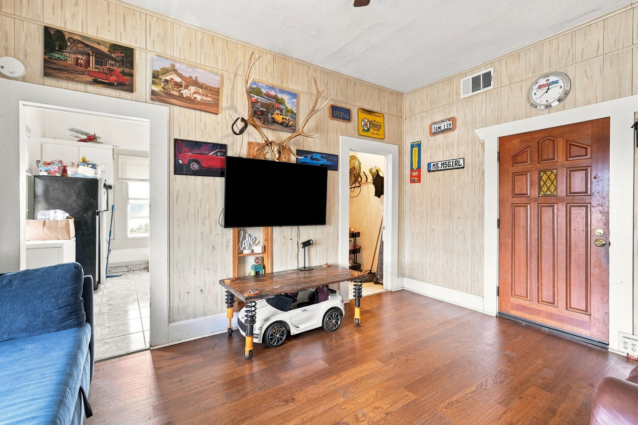 010_F8_4200 Bassett St