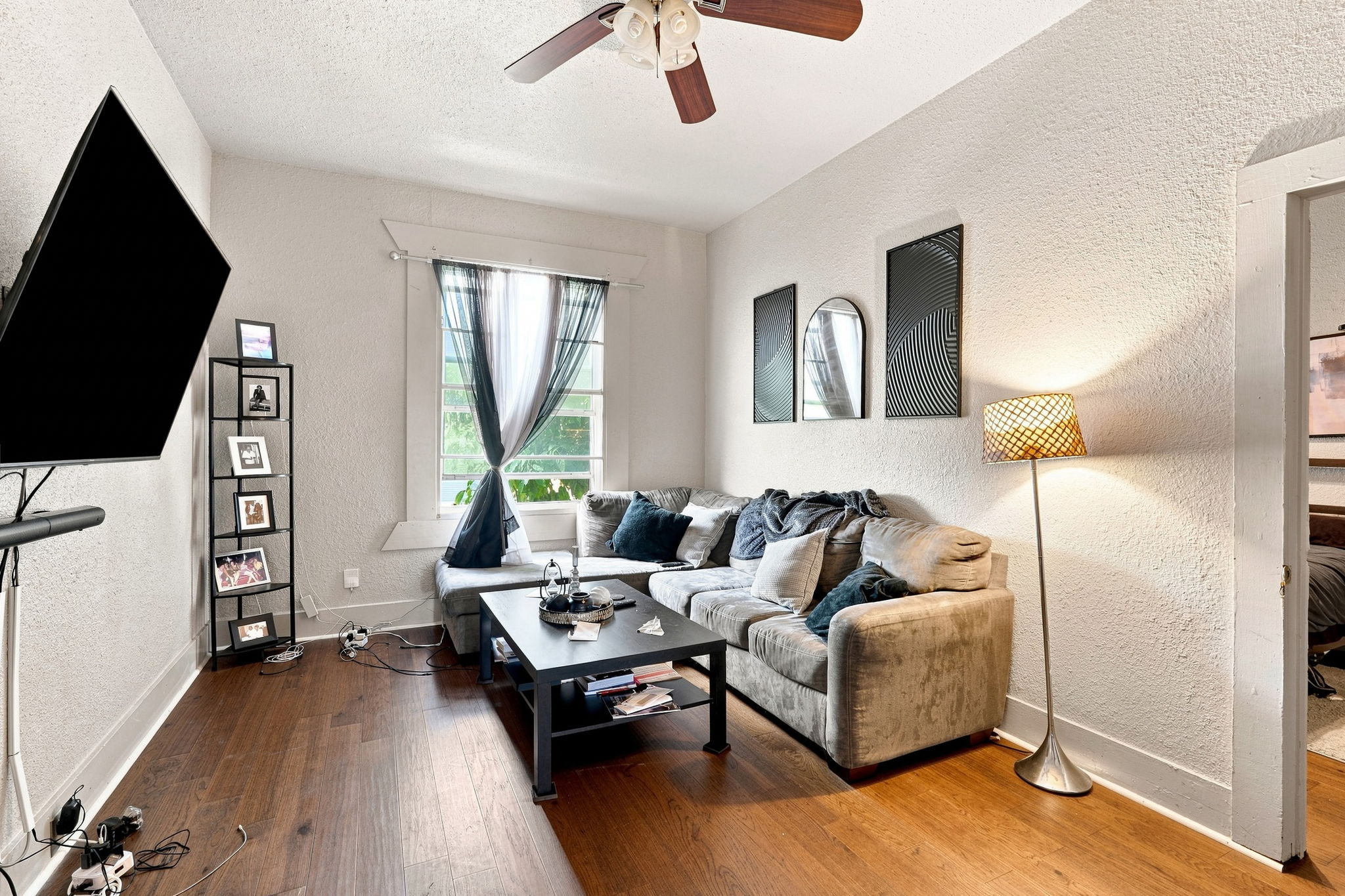 011_F8_4200 Bassett St