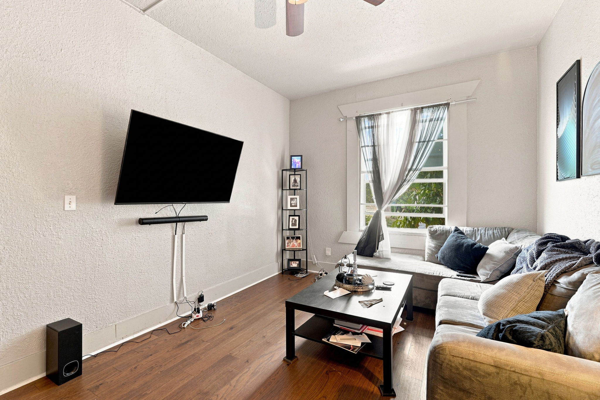 012_F8_4200 Bassett St