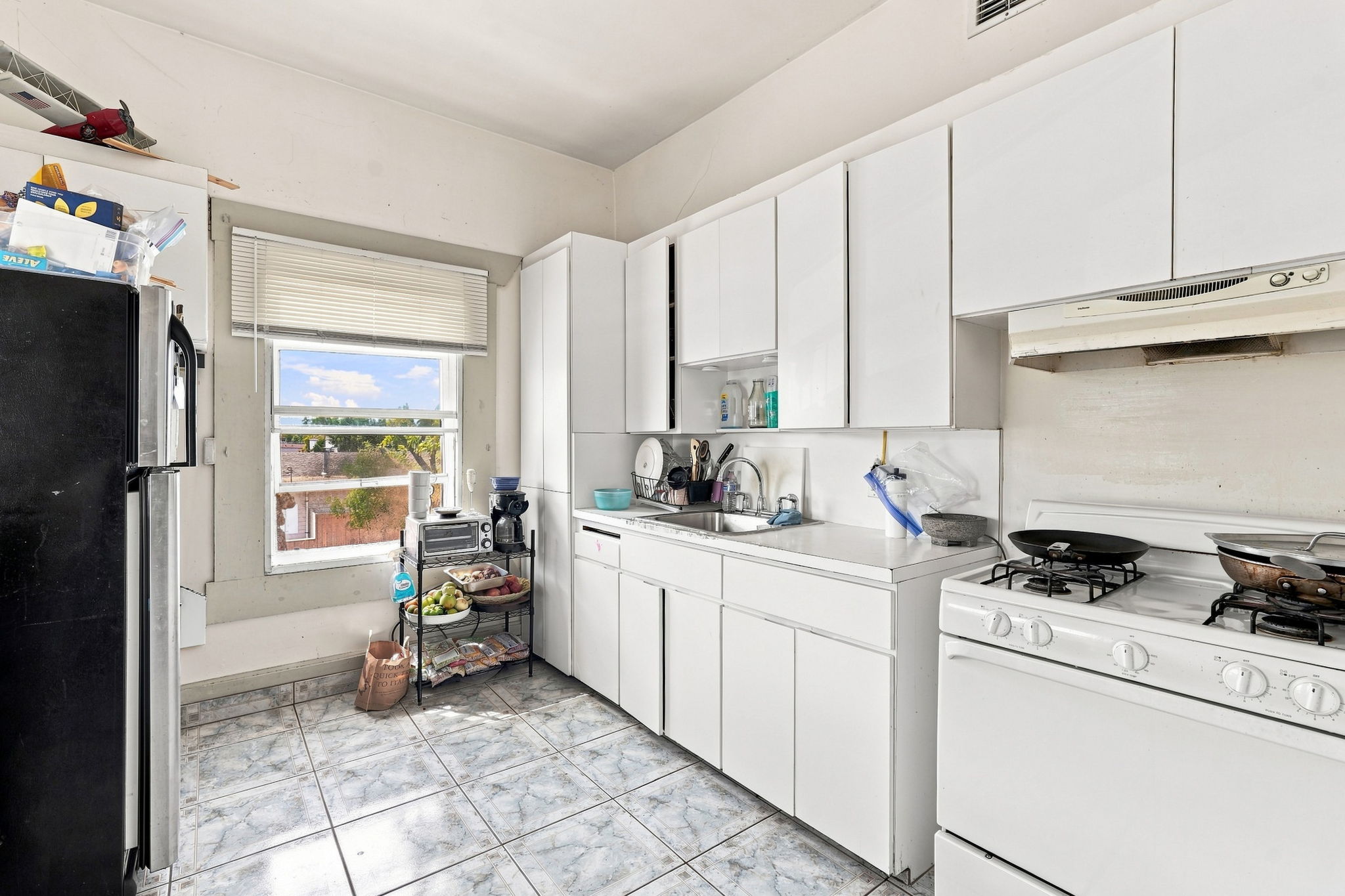 016_F8_4200 Bassett St