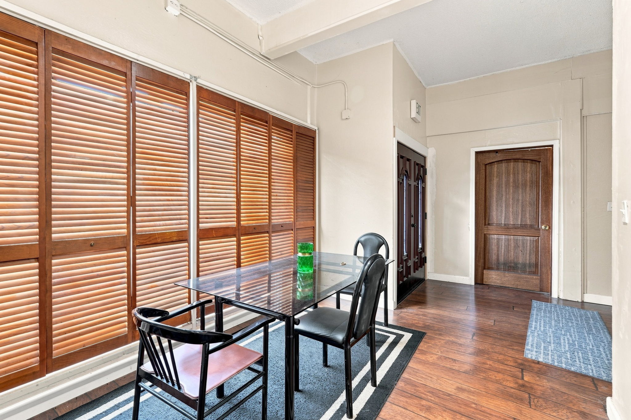022_F8_4200 Bassett St