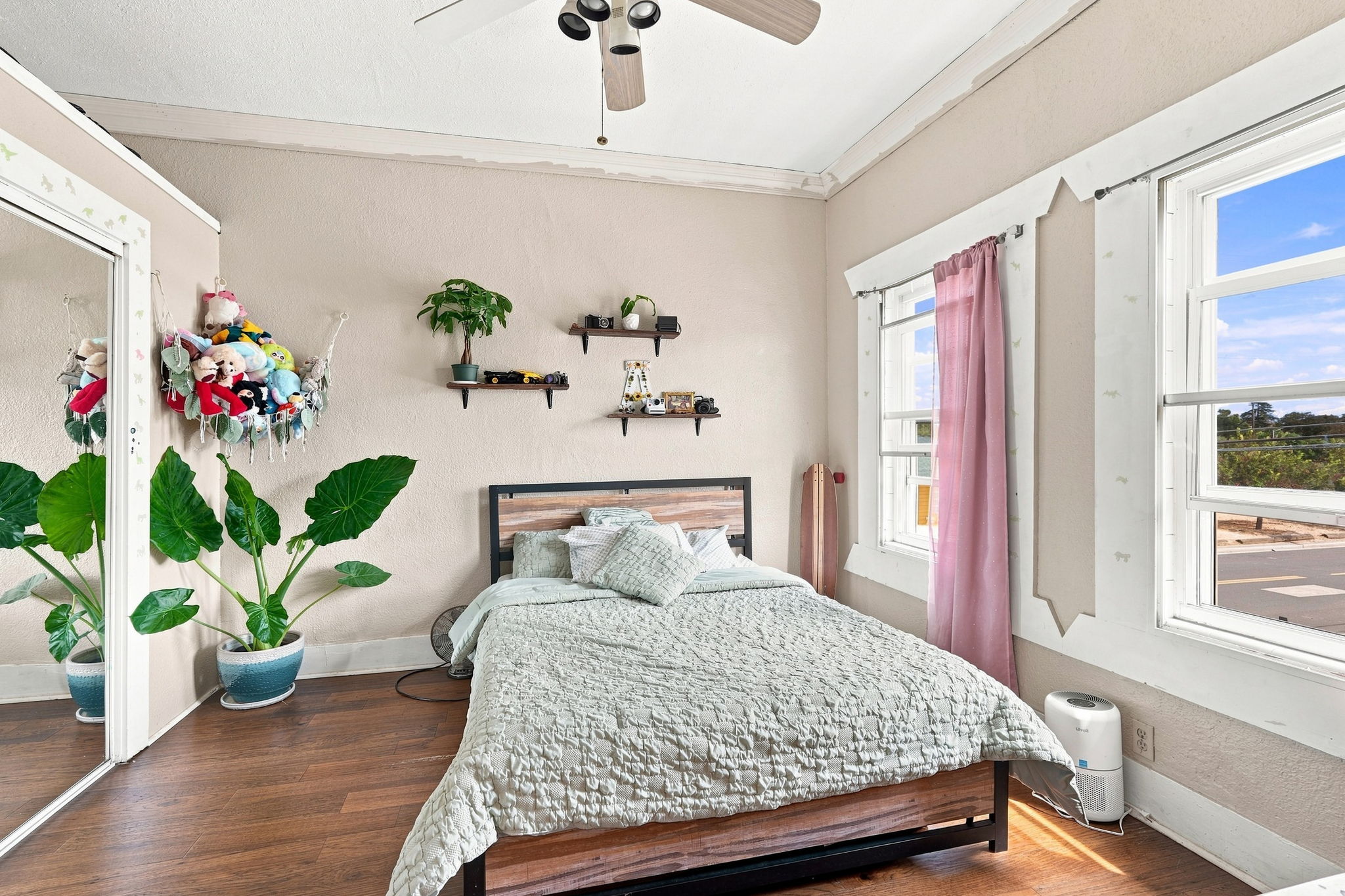 024_F8_4200 Bassett St