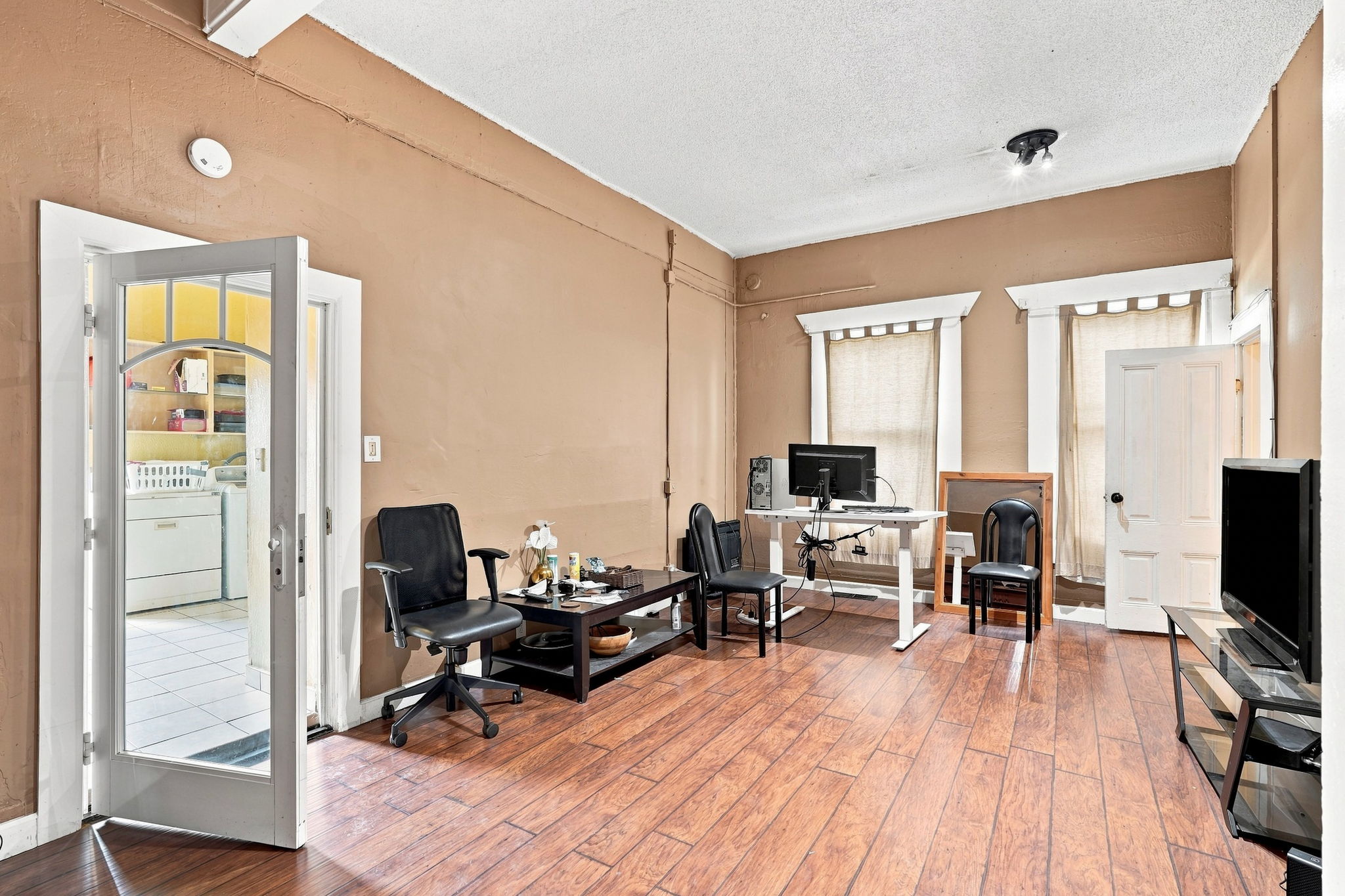 031_F8_4200 Bassett St